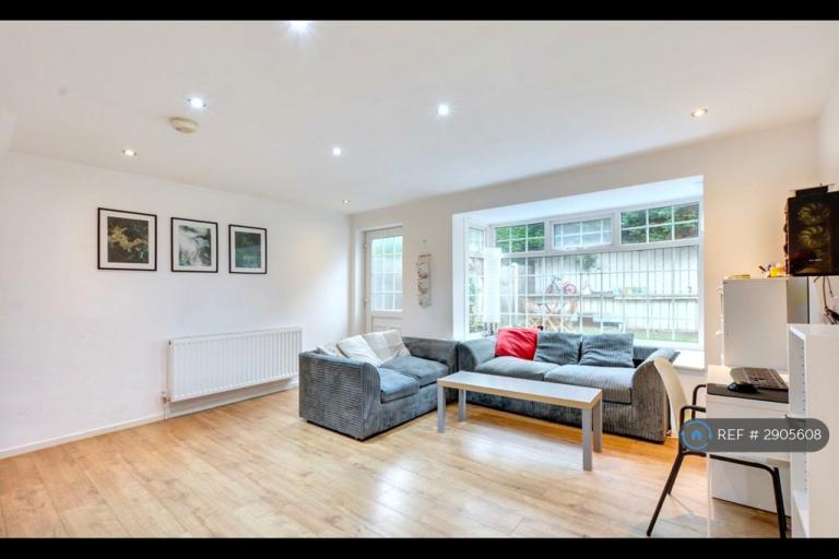 3 bedroom house in Saxon Green, Nottingham, NG7 (3 bed) (#2905608)