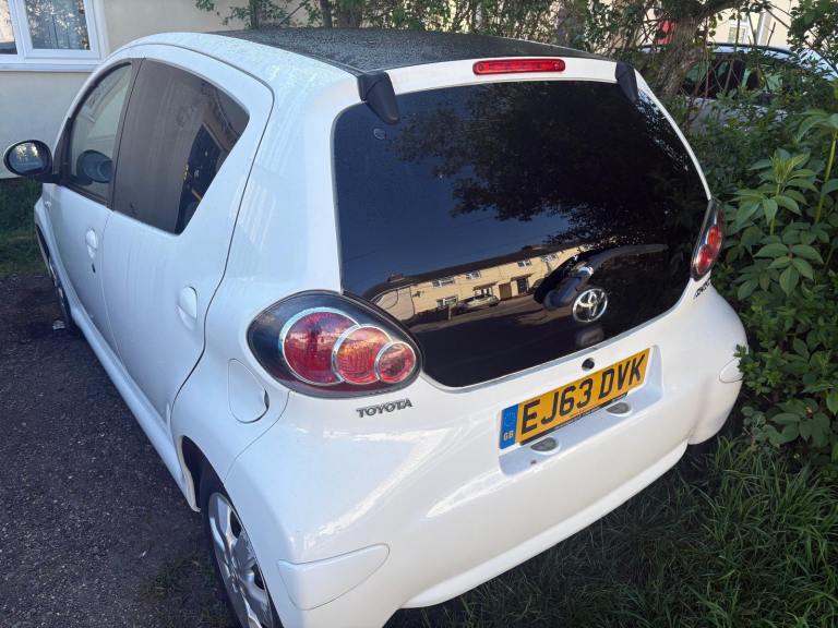 Toyota, AYGO, Hatchback, 2013, Manual, 998 (cc), 5 doors