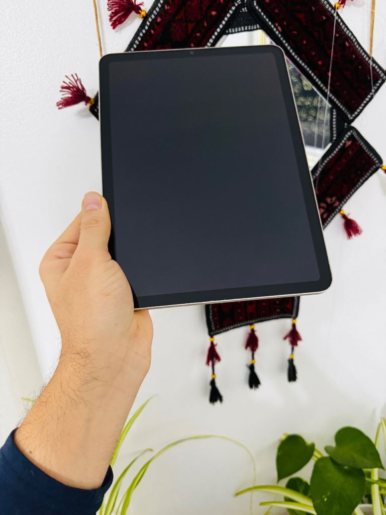 Apple iPad Air 5th Generation Brilliant Condition 