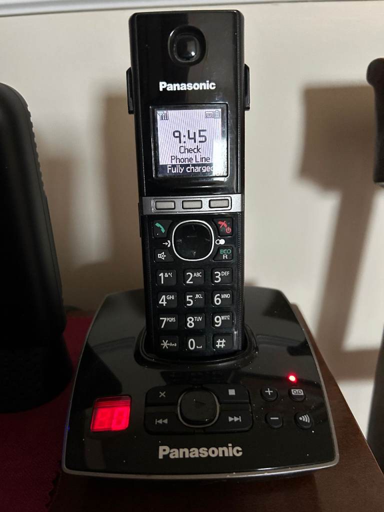 Panasonic KX-TG8061E quad (4 handsets) cordless phone with answering machine