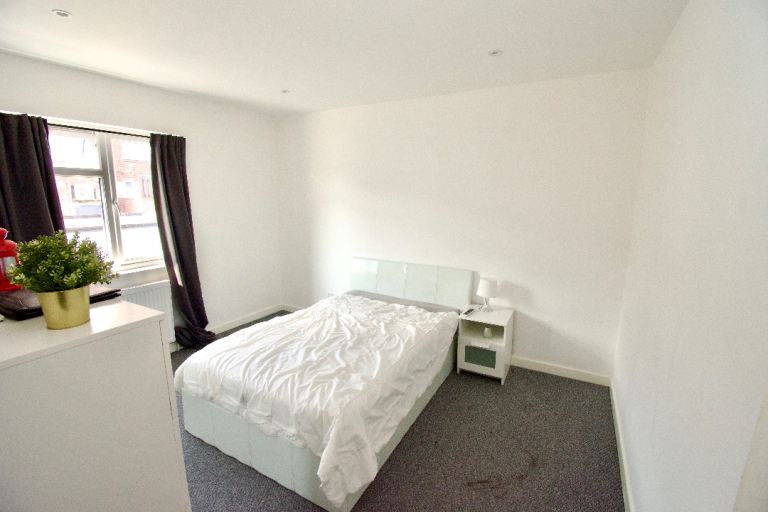 Large Double Studio – Chartley Avenue, Neasden, NW2 - ref: 2276