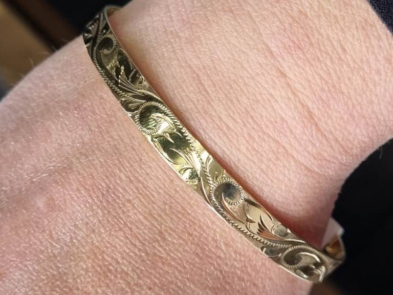 9ct Gold Expanding Patterned Bangle 