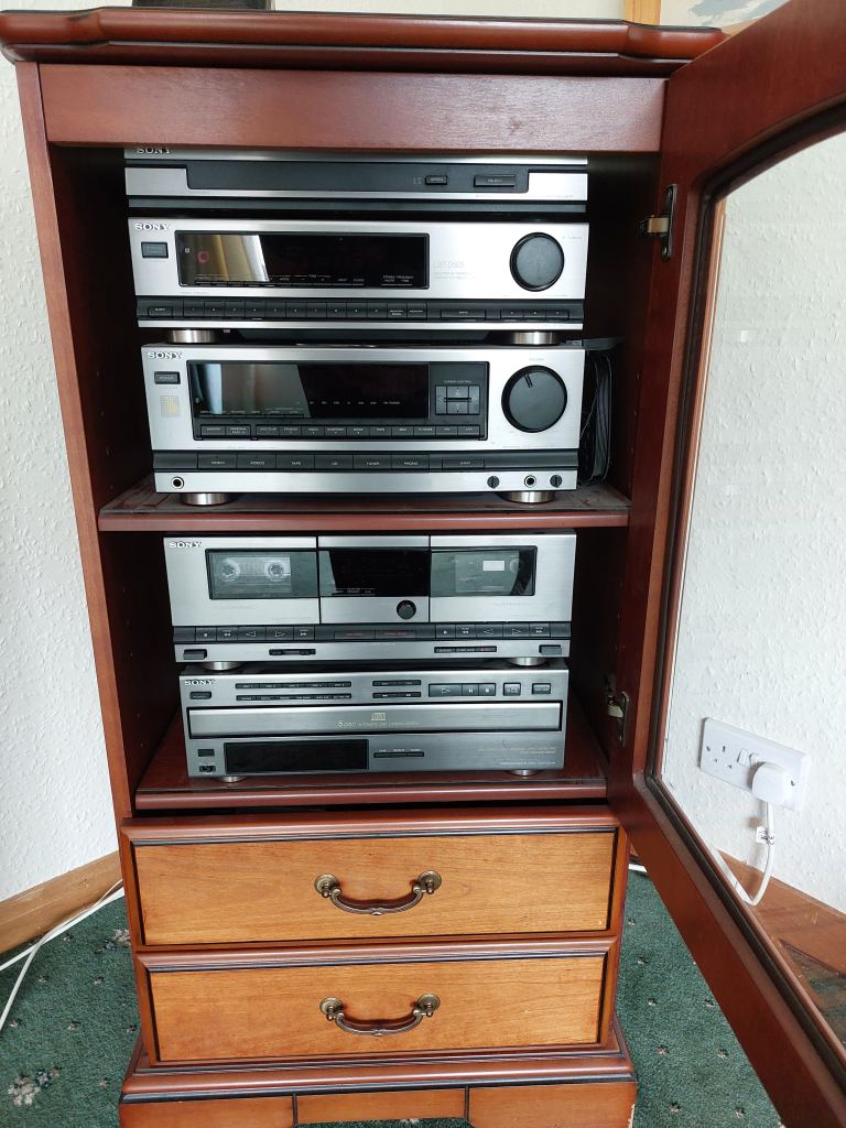 SONY Stacking Hi-Fi System with Mini Speakers and Bookshelf Speakers 