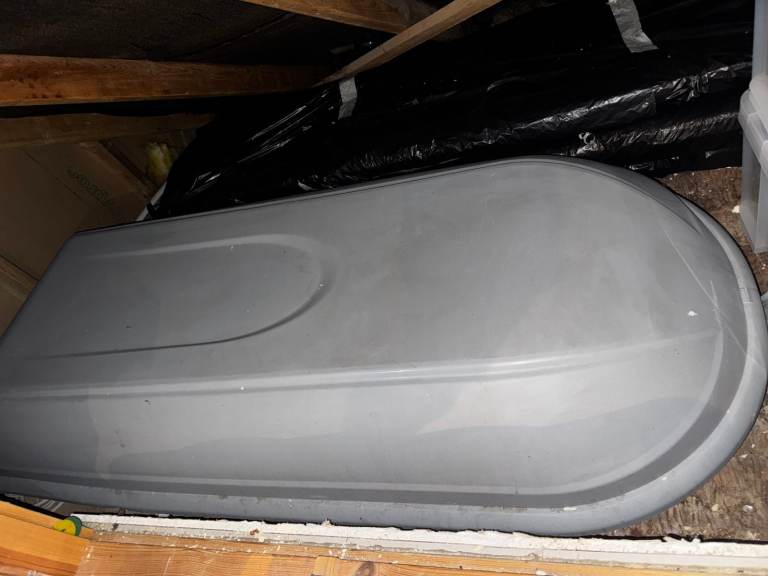 Quest 430L Grey Roof Box – Complete with Fittings – Fits Summit Roof Bars – £100