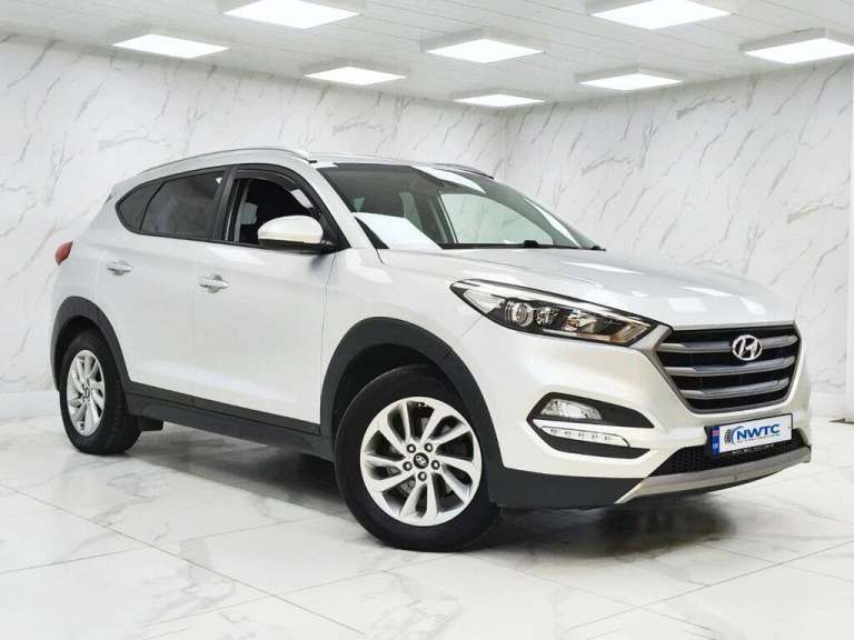 2016 Hyundai TUCSON **EXTENSIVE SERVICE HISTORY** 2.0 CRDi SE Nav SUV 5dr Diesel Manual 4WD Eur D...