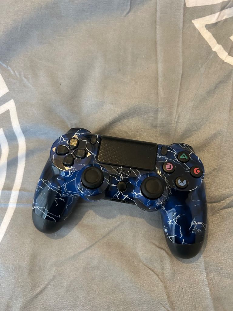 PS4 controller blue good condition 