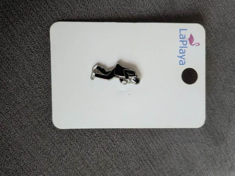 Pulp fiction pin badge