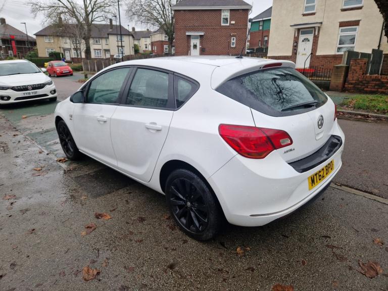 2012 Vauxhall Astra 1.6i 16V Active 5dr HATCHBACK Petrol Manual