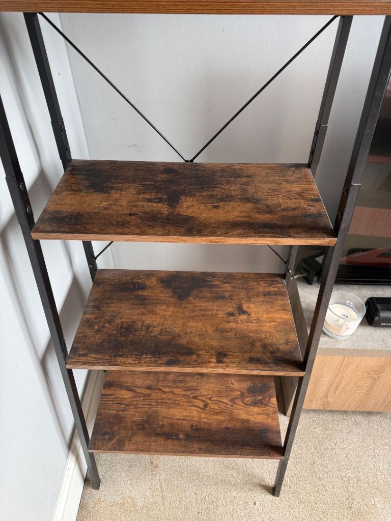 Laddered shelf unit 