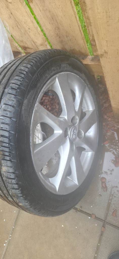 Toyota Yaris 16" Alloy Wheels + Tyres (195/50R16) – Good tread – 3 Available