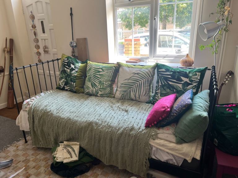 Day bed free 