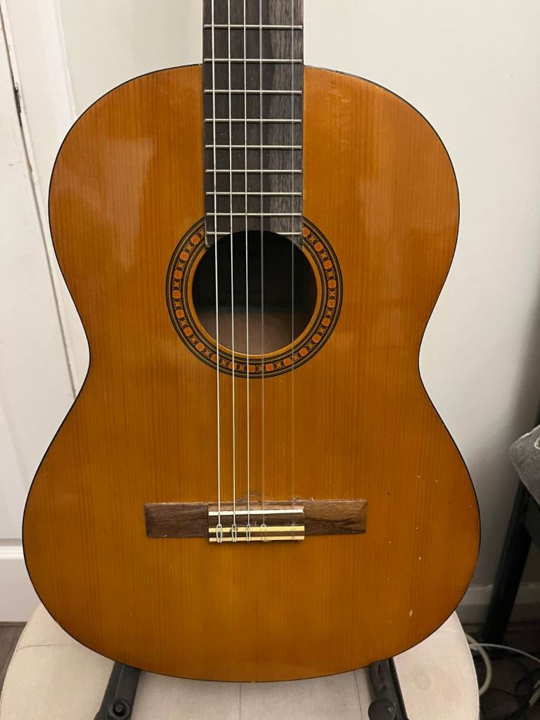 3/4 Yamaha CS40 Classical Nylon String Acoustic Guitar