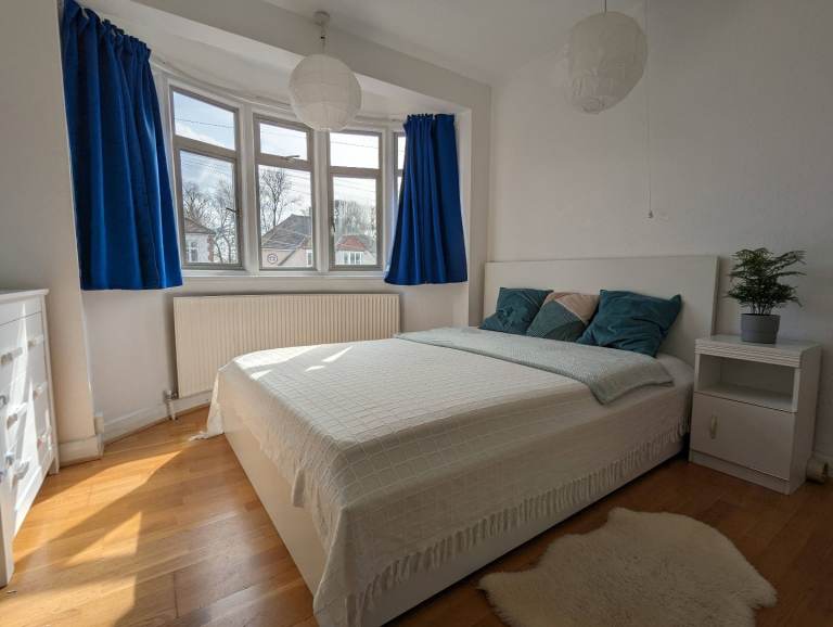 Double room available in Morden