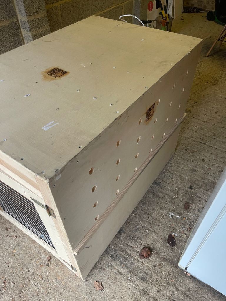 Wooden Pet Travel Crate – Sturdy & Secure (104x82x69) cm