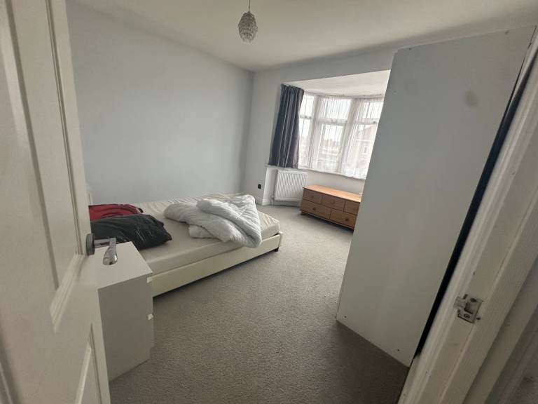 3/4 BEDROOM HOUSE PARTLY FURNISHED WITH GARDEN IN KENTON FOR RENT 