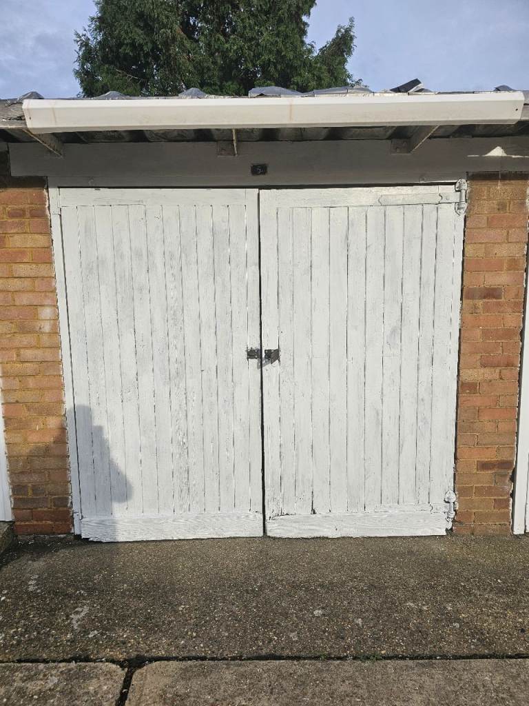 SS14 ~ Lock up Garage / Storage  To Rent - Monkside, Basildon SS14 2QD.