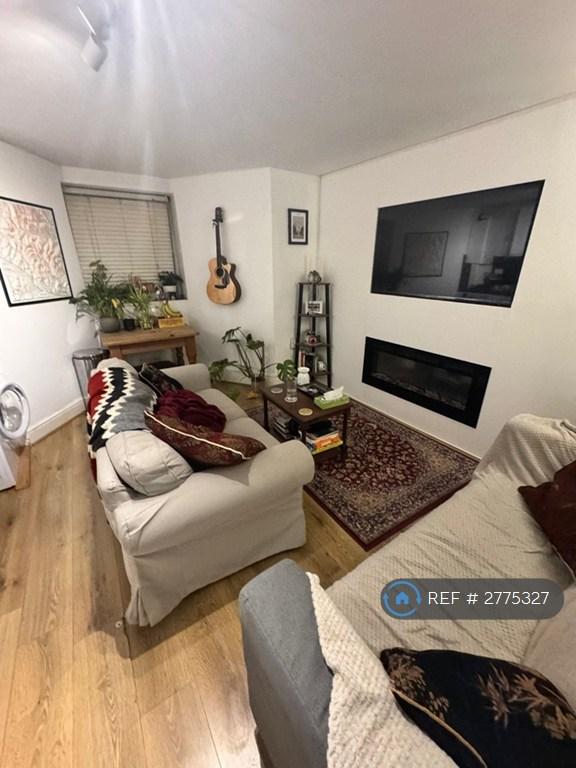 1 bedroom flat in Kyverdale Road, London, N16 (1 bed) (#2775327)