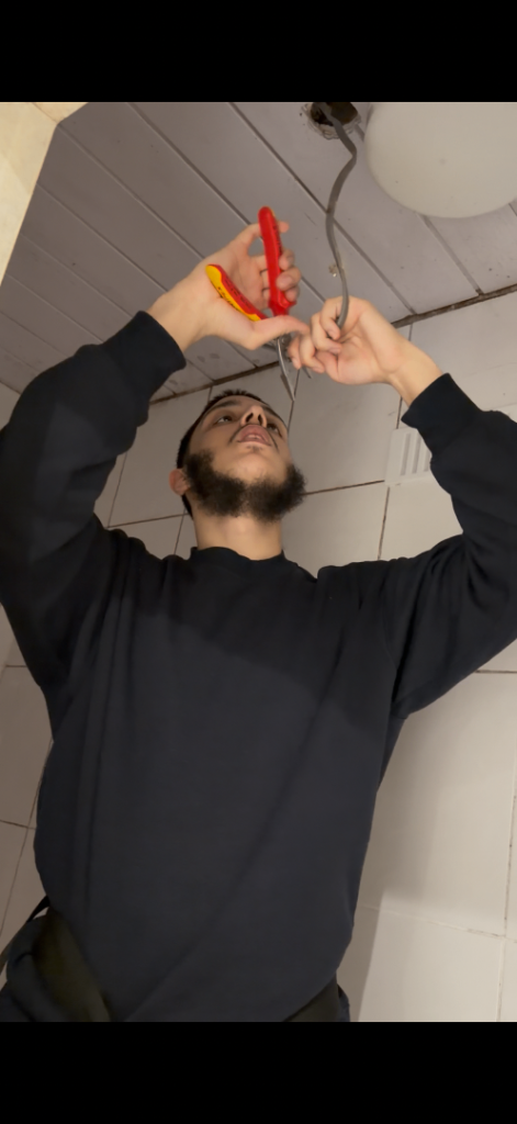 Local Qualified Electrician – Small Jobs Done Properly