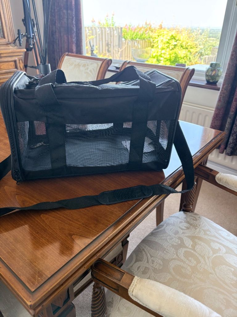 SMALL PET CARRIER