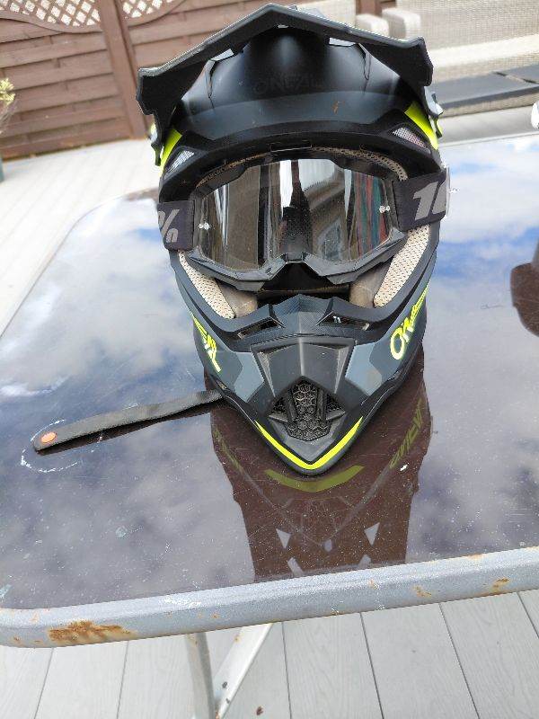 Enduro helmet xl (& goggles)