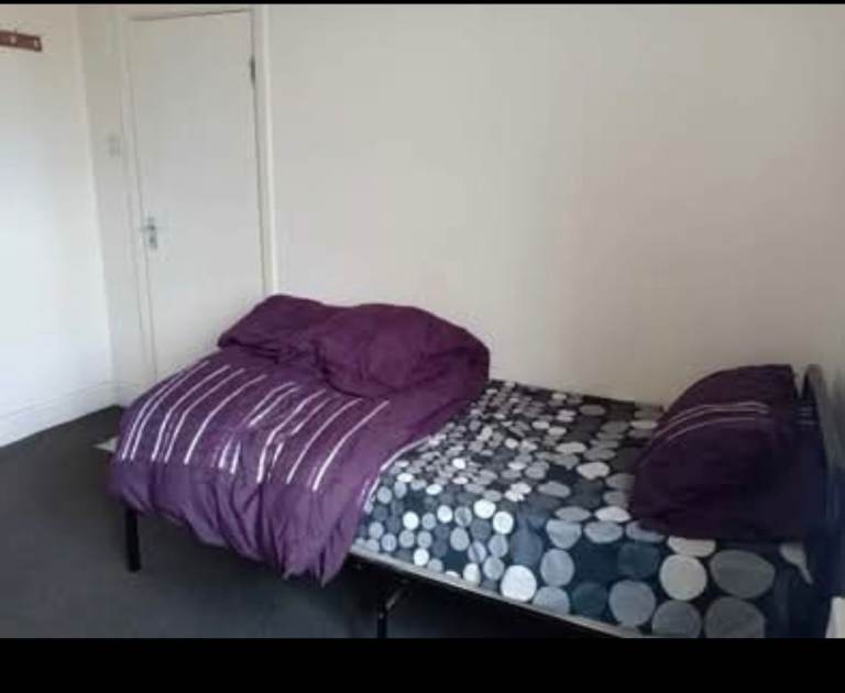 One single room avaliable for rent 