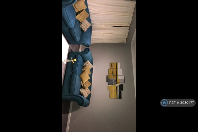 2 bedroom flat in Madison Heights, Hounslow, TW3 (2 bed) (#3030477)