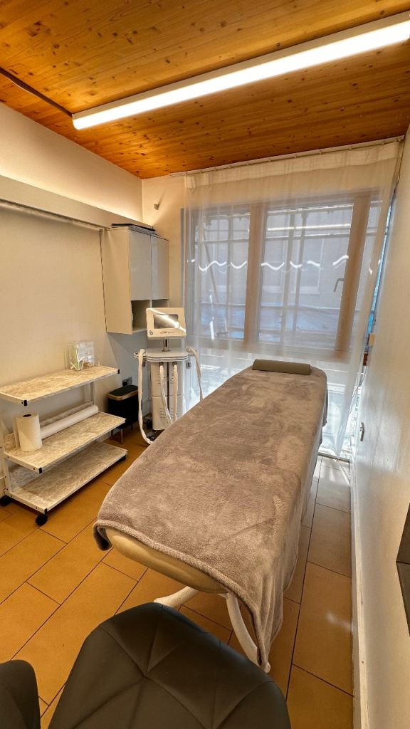 Beauty salon room for rent 1st floor Shoreditch/ old street