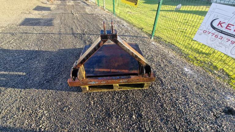 Tractor three point linkage flat bed frame carrier 
