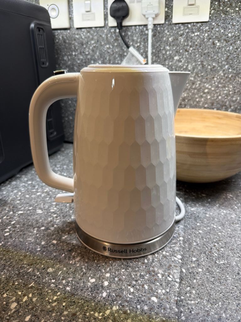 Russell Hobbs Honeycomb Kettle - white, Like New Condition