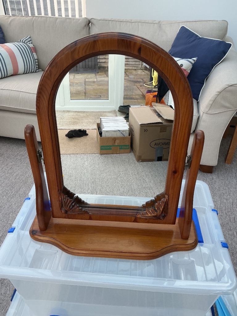 Dressing table mirror