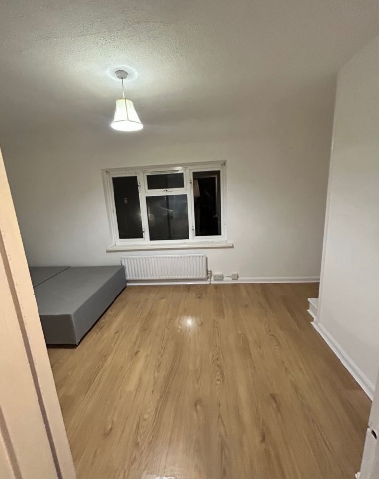 Large Room for rent 