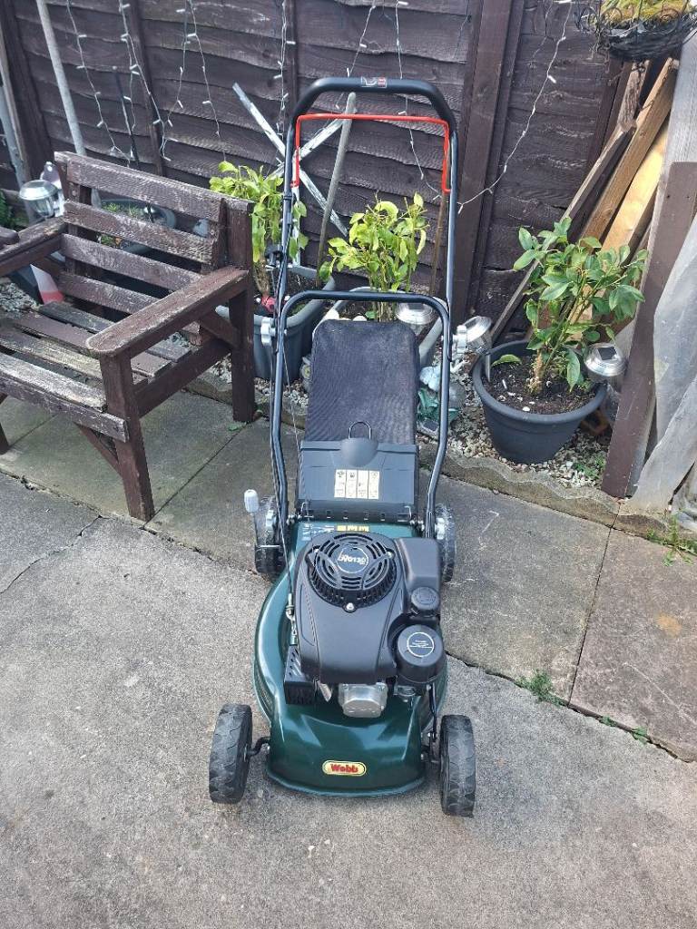 Webb WER41HP push petrol lawnmower 