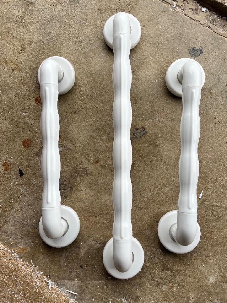 White grab handles 