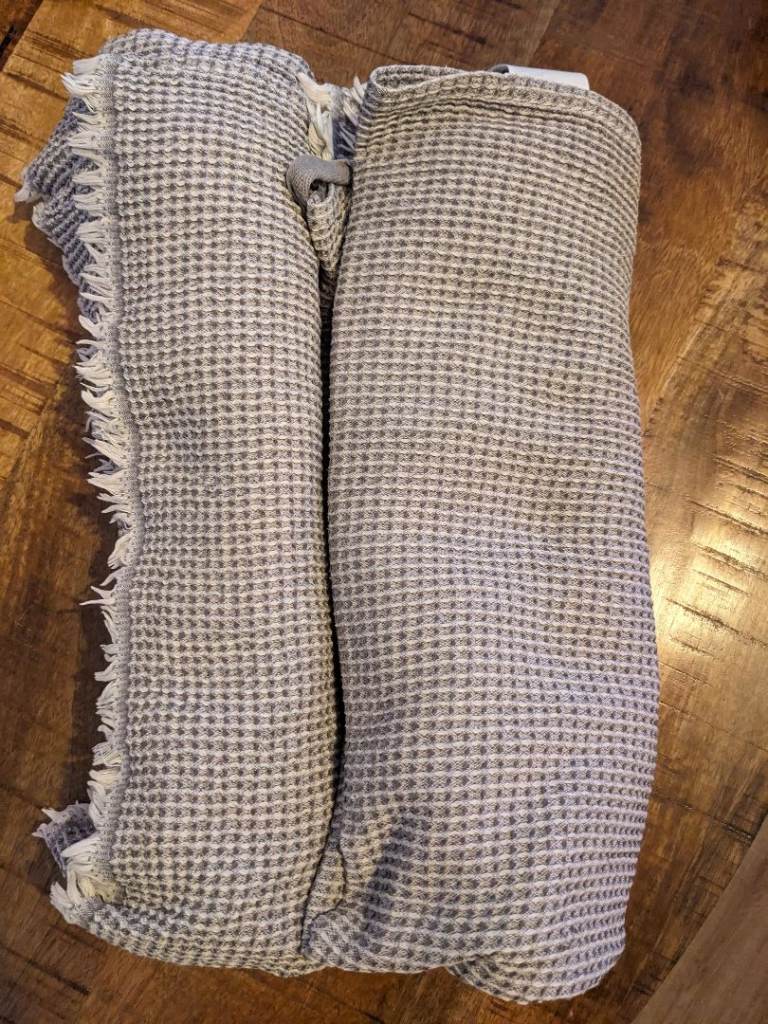 2 H&M Home grey towels - FREE