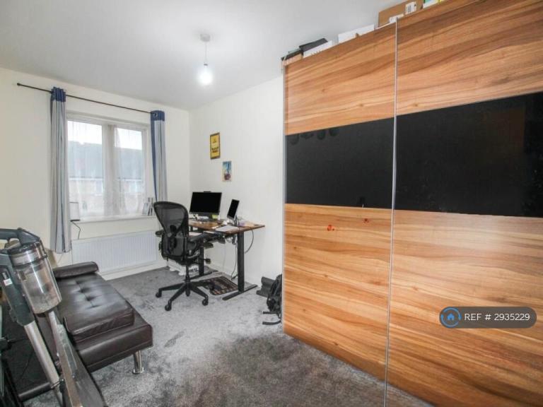 4 bedroom house in Glenister Gardens, Hayes, UB3 (4 bed) (#2935229)