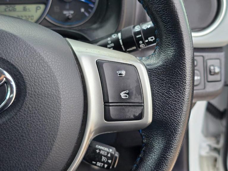 2014 Toyota Yaris 1.5 VVT-h Trend Hatchback 5dr Petrol Hybrid CVT Euro 5 (101 ps) Hatchback Hybri...