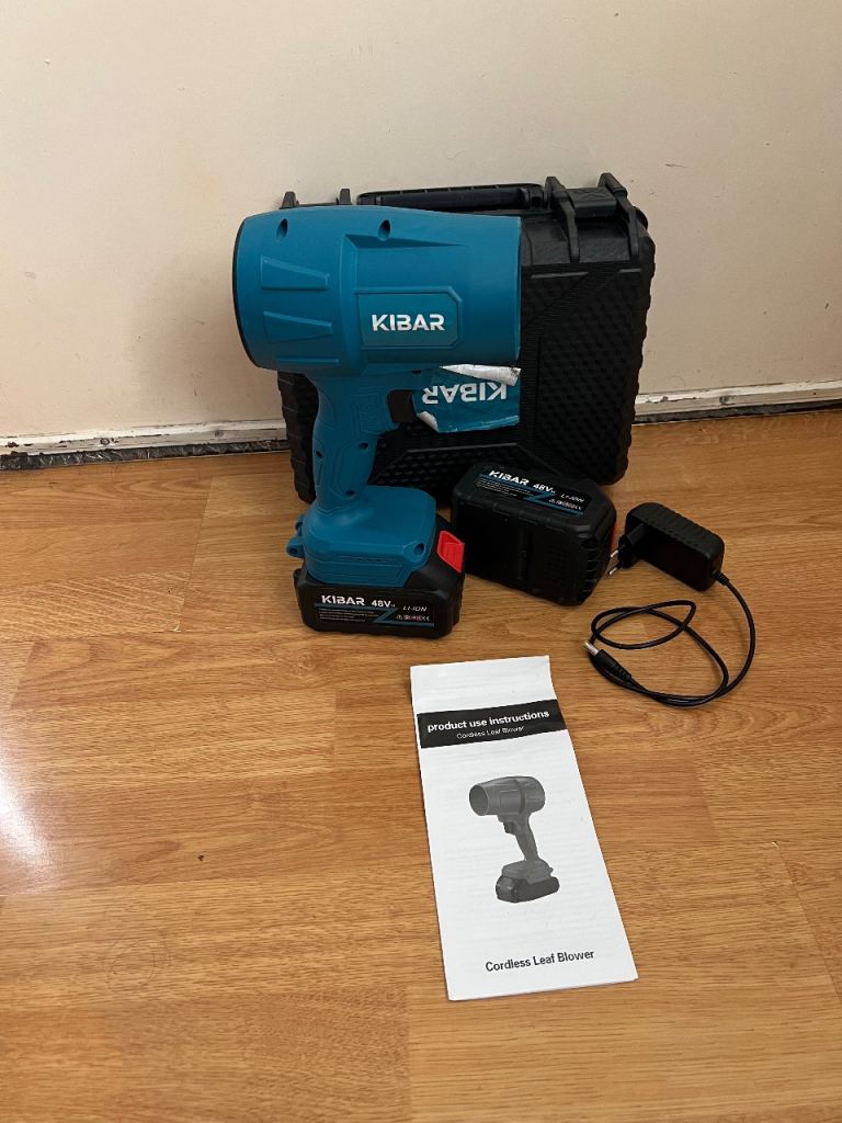 Leaf blower  Rechargeable leaf blower with 2 batteries £25