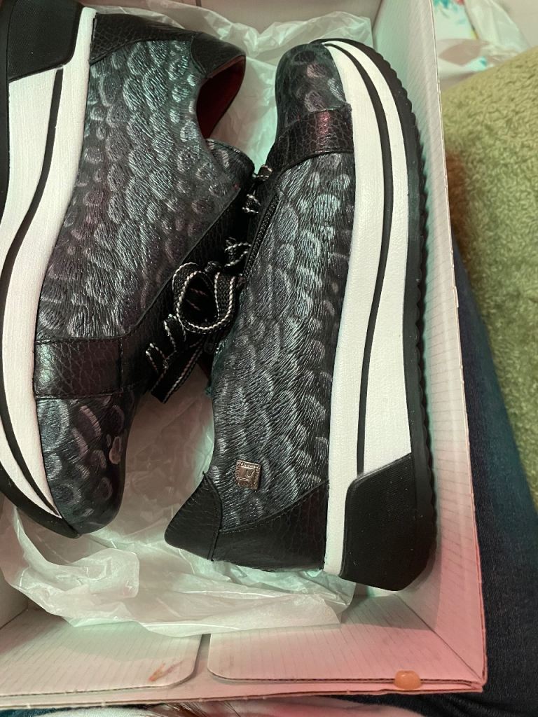 NEW Jose Saenz black printed trainers- size 2