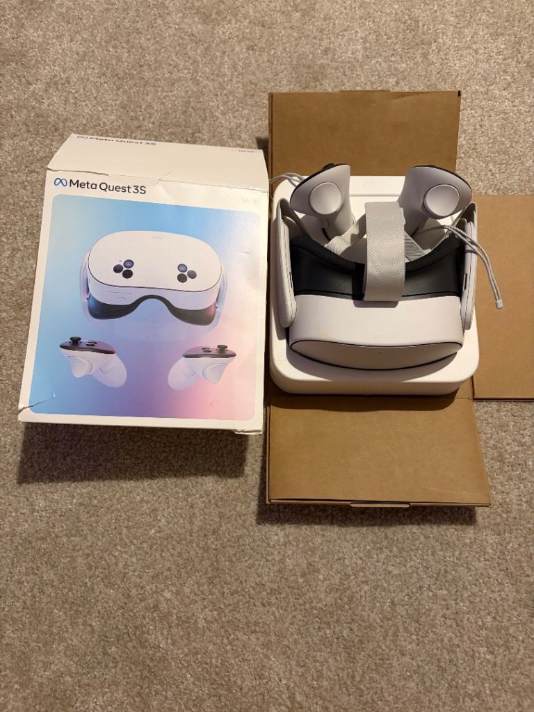 Meta Quest 3S VR Headset with Controllers - As Good As New