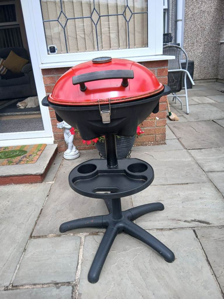 Red and Black Portable BBQ Grill with Stand – Good Condition