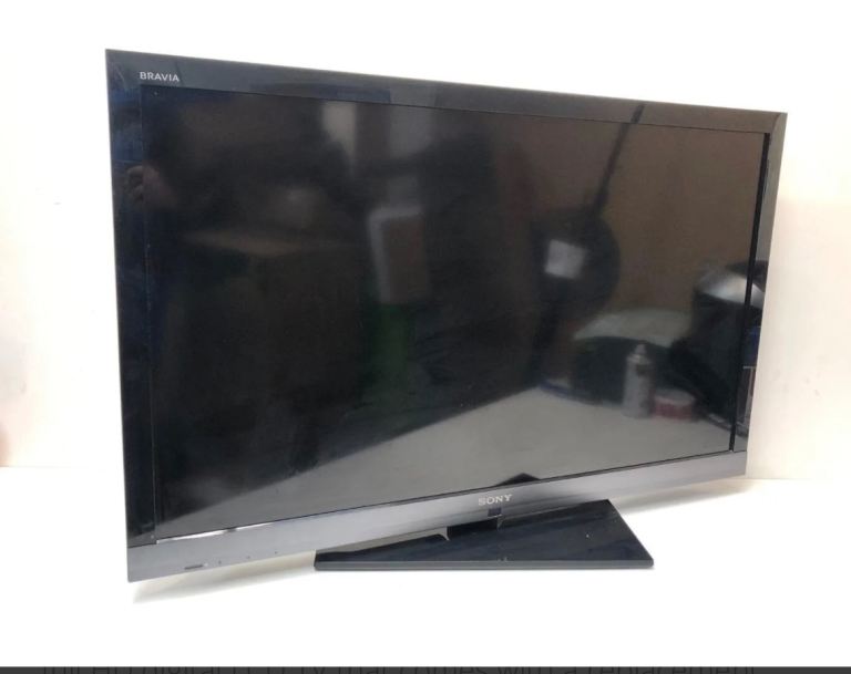 40 inch lcd Sony Bravia Tv has HDMI for gaming and usb and digital channels 