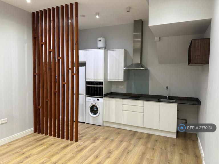 Studio flat in Fore Street, London, N9 (#2770131)