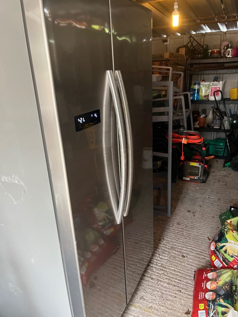 Fridge freezer 