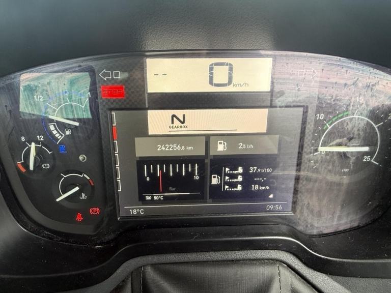 2022 RENAULT K440 8X4 32T TIPPER