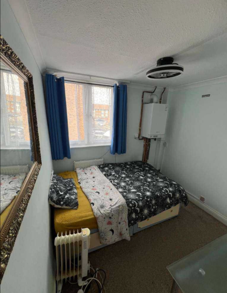 Single Bedroom in Shared House | Furnished | Bills Included | Parking | Ashton Road, Romford - RM3