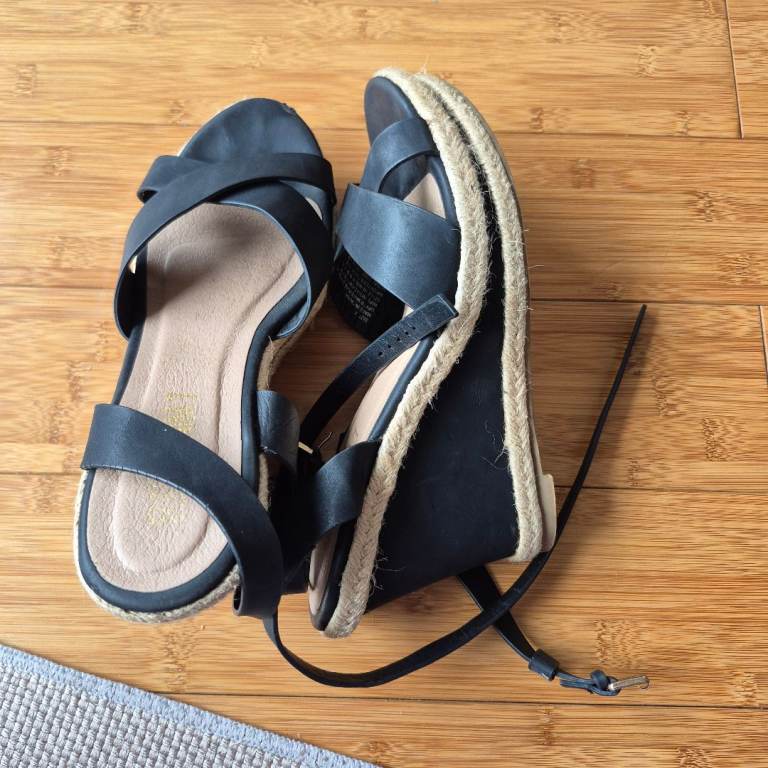 4x pair of shoes