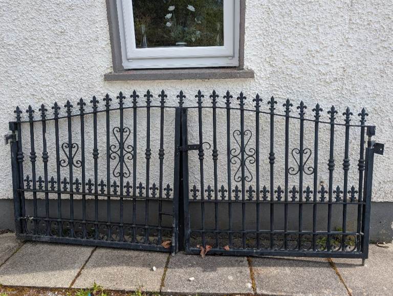 Good Condition Gates for Driveway – Ready for Installation