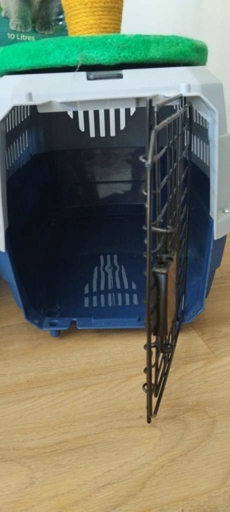 Cat carrier, only used twice