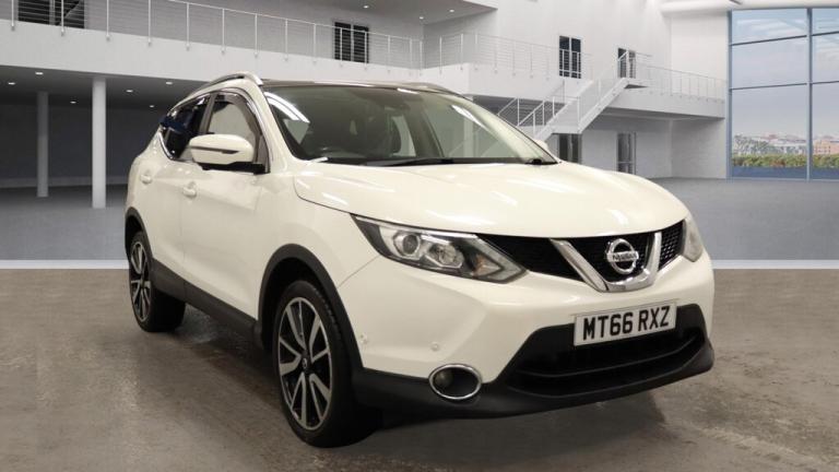 2016 Nissan Qashqai 1.5 dCi Tekna 5dr ++ PANROOF / NAV / 20 TAX / ULEZ ++ HATCHBACK Diesel Manual