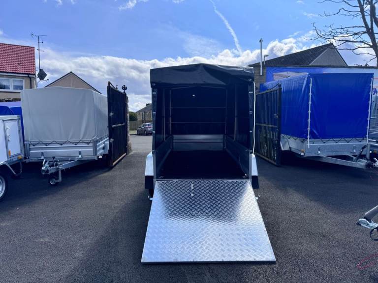 BRAND NEW 8,7ft x 4,2ft TWIN AXLE TRAILER WITH 150CM FRAME COVER AND RAMP 7500KG UN BARKED